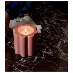 The Socialite Family Bougie parfumée La Candela senteur figuier | Rose poudré