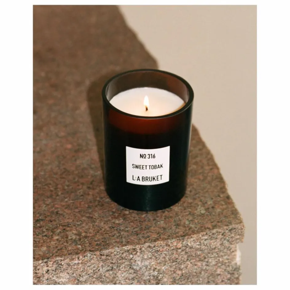 Homme L:A BRUKET Bougies, Senteurs|Bougies, Senteurs*Bougie parfumée Sweet Tobak - 260g |