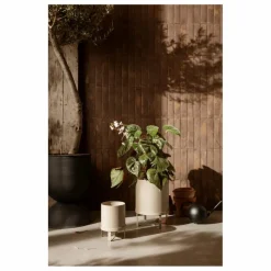 Ferm Living Cache pot en acier || Vases, Objets Déco
