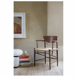 & Tradition Chaise Drawn HM4 en bois avec accoudoirs || Chaises, Tabourets, Bancs