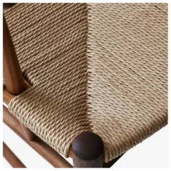 & Tradition Chaise Drawn HM4 en bois avec accoudoirs || Chaises, Tabourets, Bancs