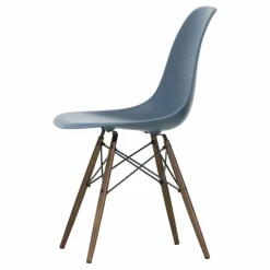 Outlet Vitra Chaise DSW plastic - piètement érable - Charles & Ray Eames | Bleu de mer