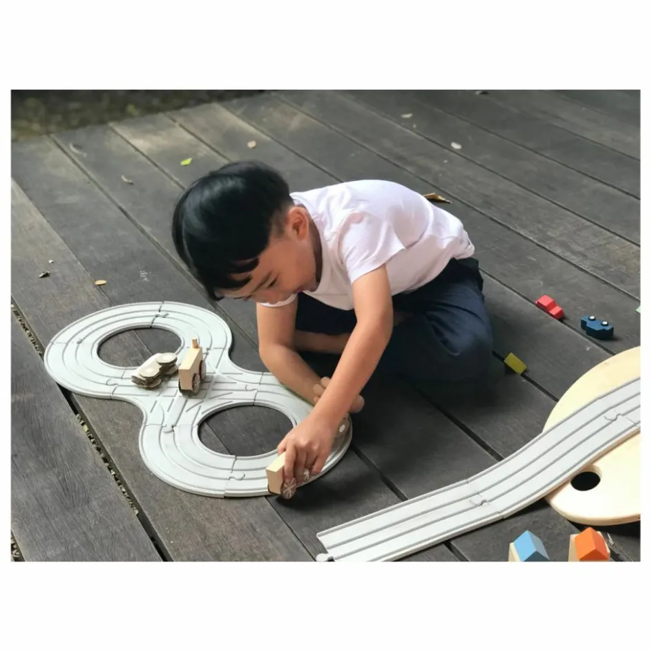 Plan Toys Garages, Circuits*Circuit en caoutchouc naturel et ses accessoires