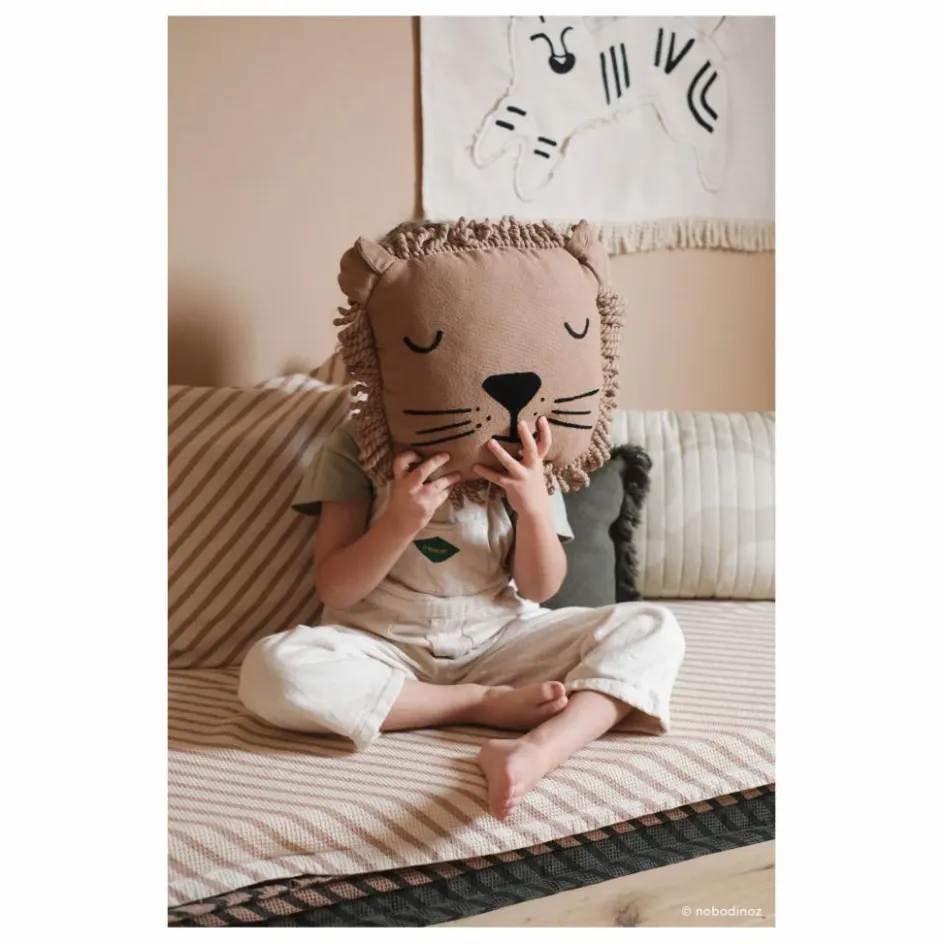 Nobodinoz Coussin brodé Lion ||Enfant Coussins|Coussins Enfant