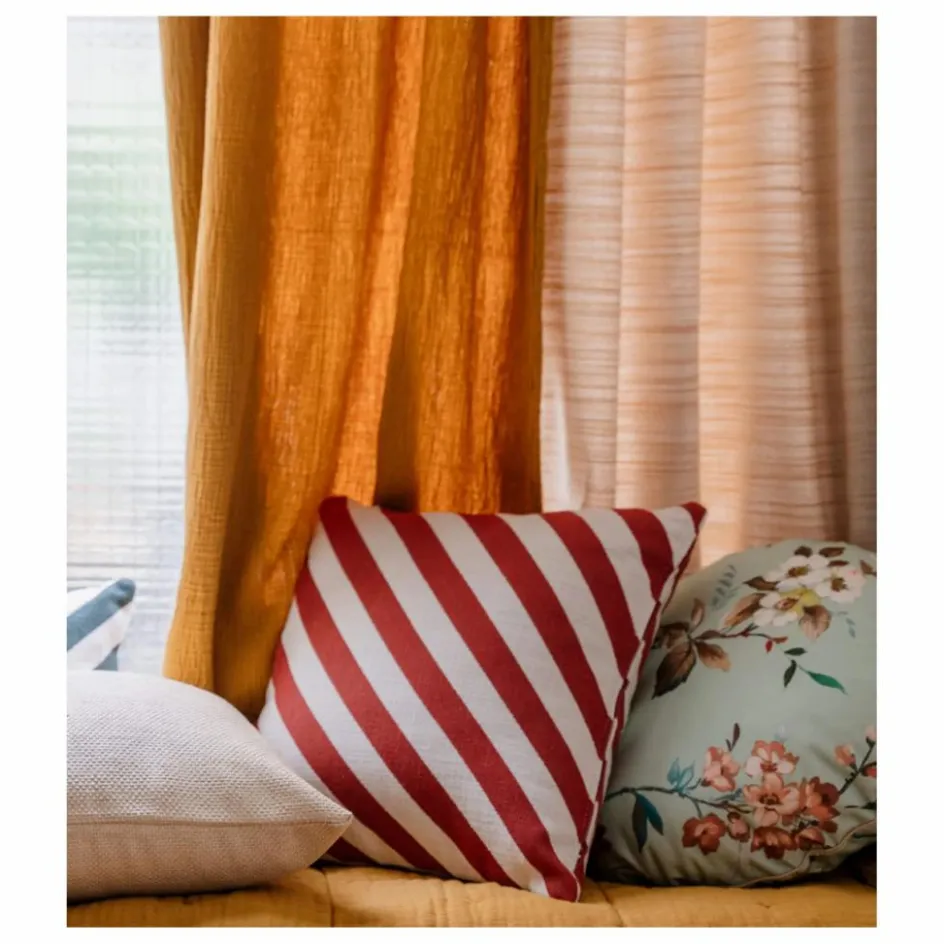 The Socialite Family Coussin carré Carino en jacquard à rayures || Coussins