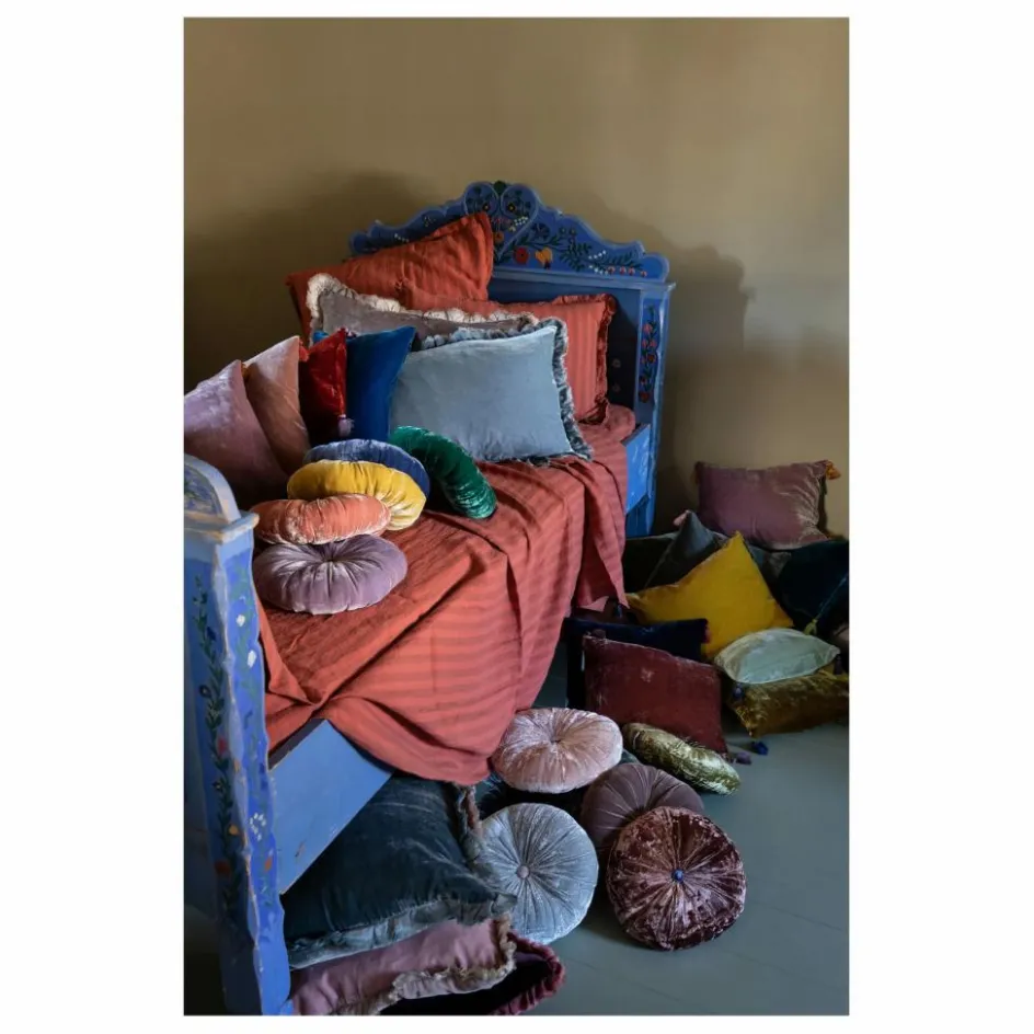 Le Monde Sauvage Coussin en velours de soie Séraphine || Coussins
