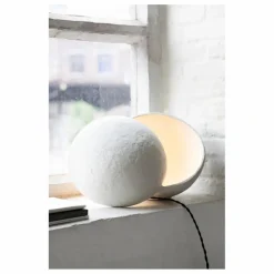 Serax Lampe à poser Earth ronde en papier maché || Luminaires