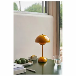 New & Tradition Lampe à poser portative Flowerpot VP9, Verner Panton | Jaune moutarde