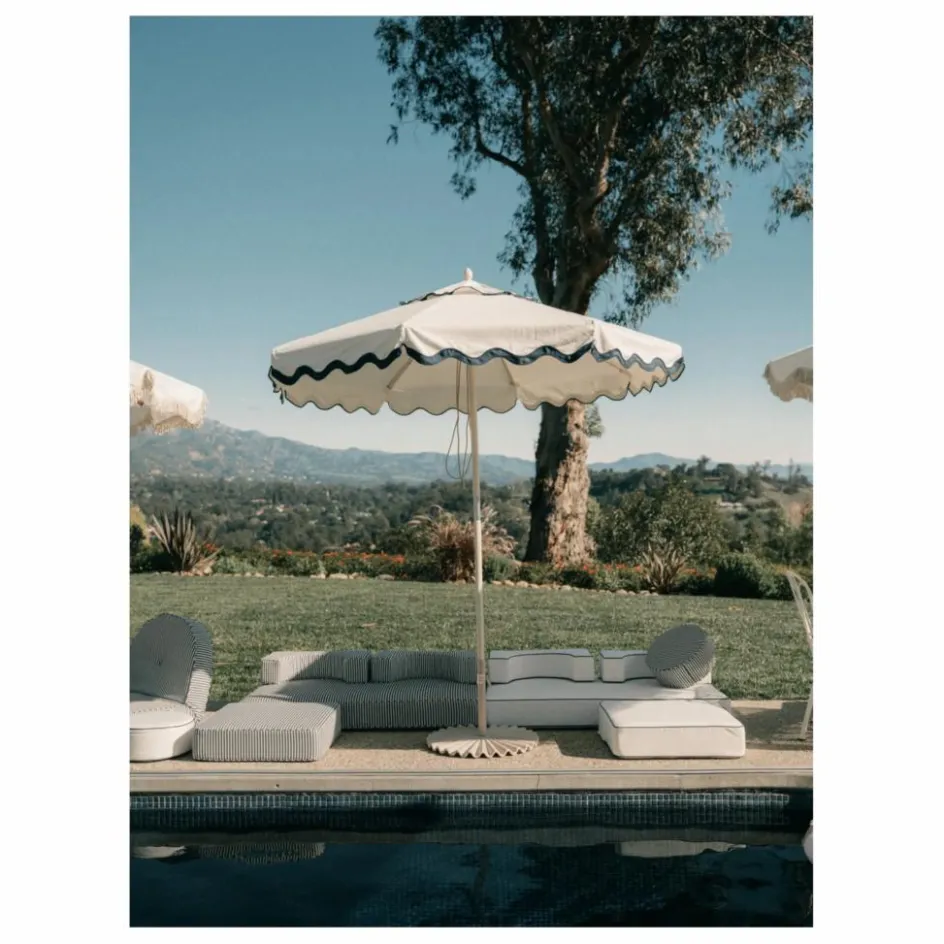 Business & Pleasure Co. Pied de parasol moulé || Mobilier De Jardin