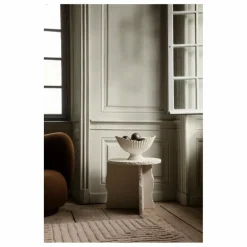 Ferm Living Table d'appoint Mineral en marbre de Bianco Curia || Tables, Bureaux|Lits, Tables De Chevet