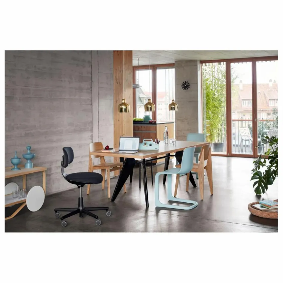 New Vitra Table EM en naturel huilé 220x90 cm - piètement noir - Jean Prouvé | Chêne
