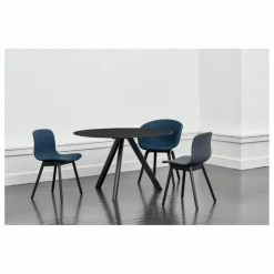 Hay Tables, Bureaux*Table ronde laquée CPH20, pietement en chêne |